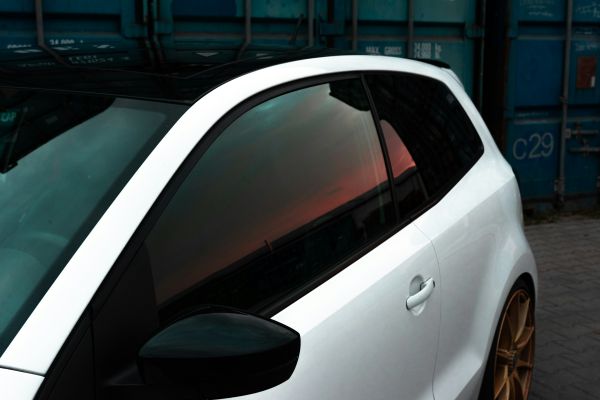 Pourquoi choisir une vitre teintée pour votre voiture ?